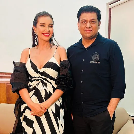 An Inspiring Evening with Lisa Ray at Gallery Silver Scapes' Art Exhibition, Featuring the Evocative Works of Bimdal Das