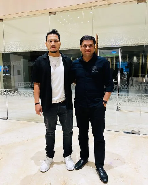 Yogesh Kumar with Bollywood singer Dev Negi at Jaipur event